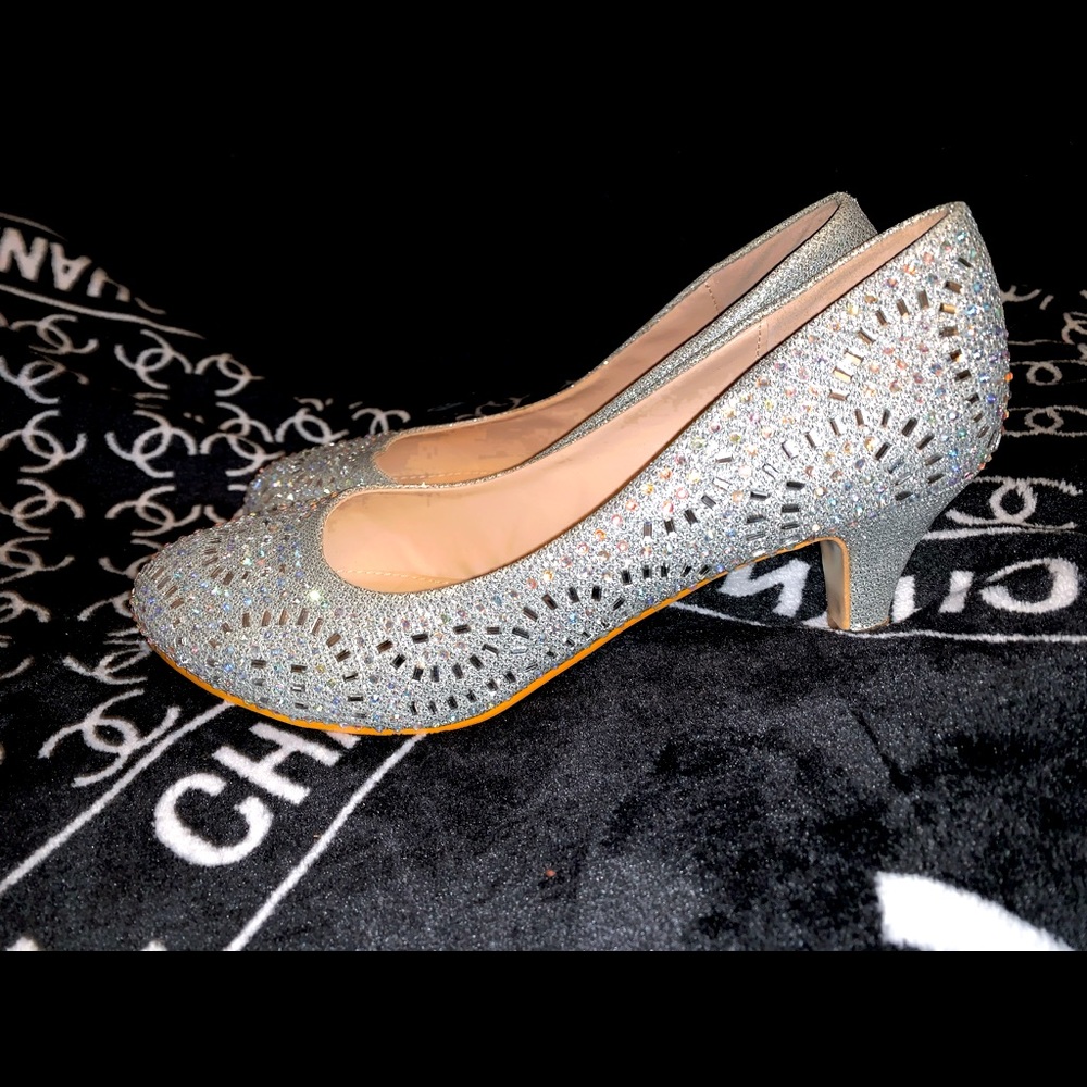Beautiful all silver sequin heel. Size 10. NWOT.